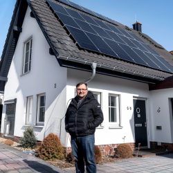 "Unsere PV-Anlage hat sich als hervorragende Entscheidung erwiesen. Die Installation war professionell und schnell!" - Christoph H.